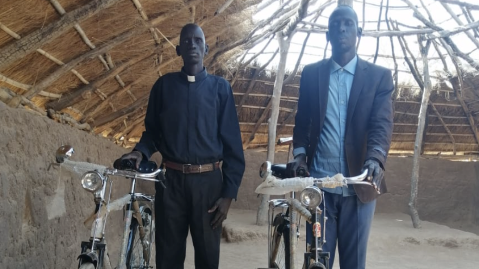 2023 04 20 south sudan bicycles for pastors pastor jacob ngor amaal of nyamlel and pastor deng kong of jaach receiving their bicycles in nyamlel at 9 08 59 am