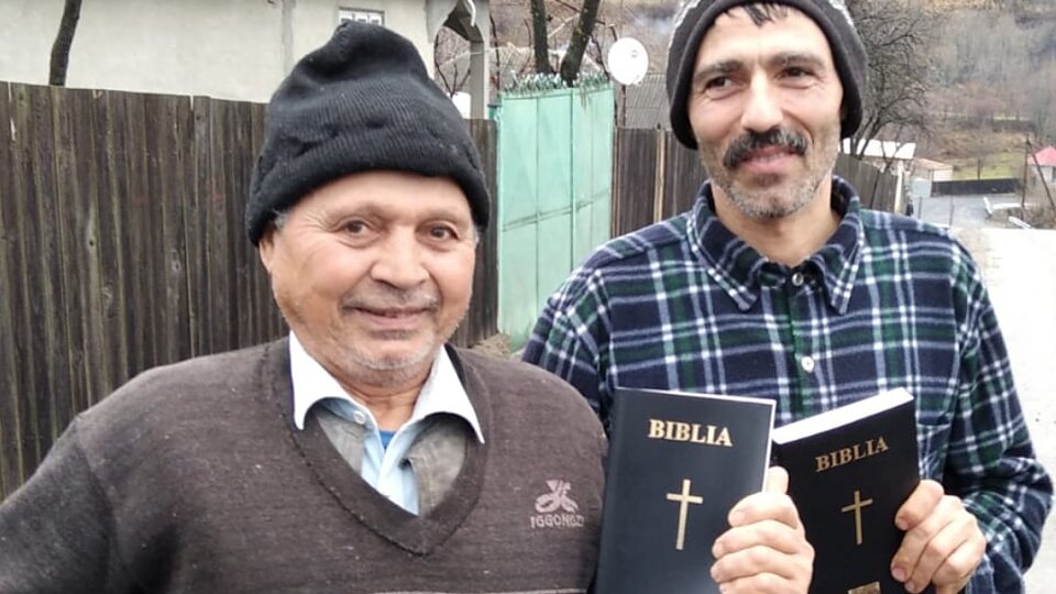 bibles for ukrainians in romania 2