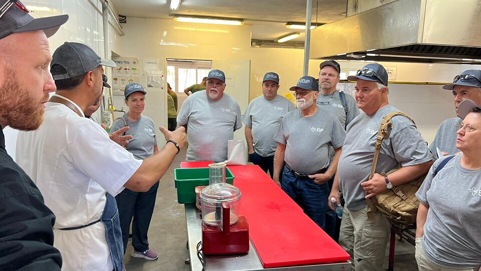 tbm volunteers go to cooking schoolin israel to meet needs after disasters